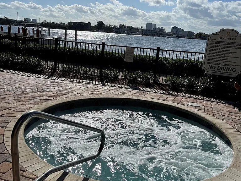 17145 N Bay Rd #Penthouse 4609 — Photo 31