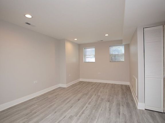 5th image of 2935 N Lawndale Ave #C