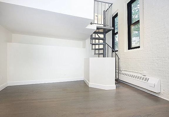 2nd image of 110 Greenwich St #4GL