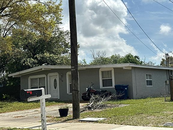 2nd image of 712 W Country Club Dr