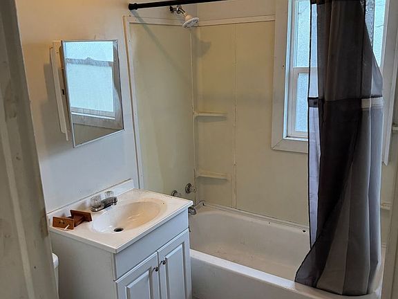 3rd image of 444 N Elm St