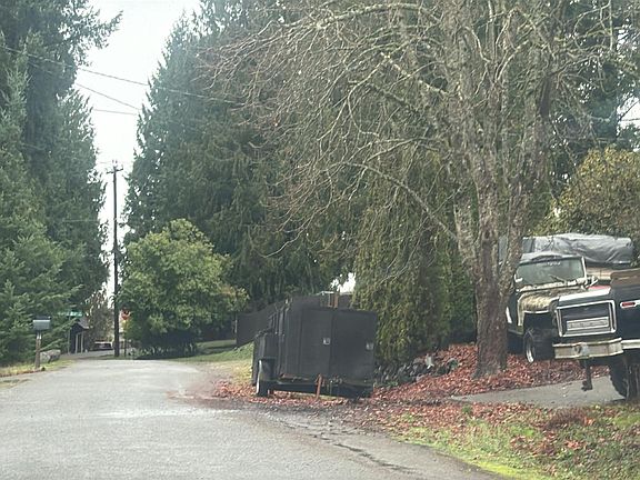 4th image of 6005 205th Ave E