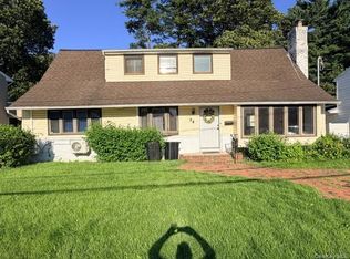 64 Lynwood Dr, Valley Stream, NY 11580