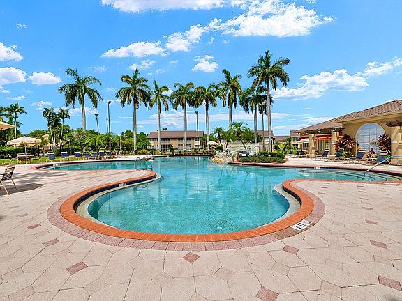 4th image of 4850 Crystal Cove Ct #401