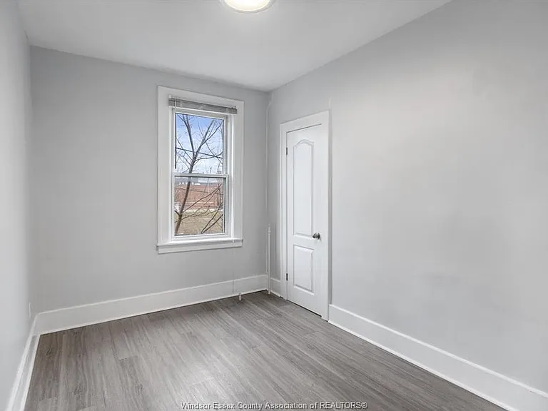 900 Ottawa St #5 — Photo 4