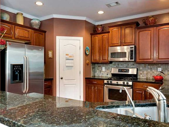 5th image of 3836 Bay Grove Way