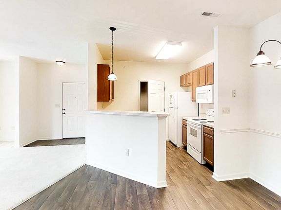 4th image of 2901 Legacy Pointe Way #1131