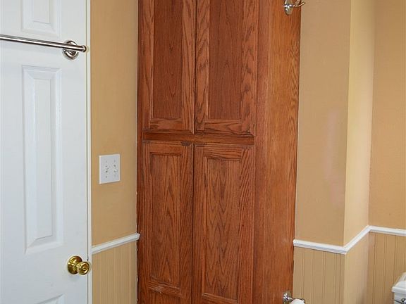 5th image of 3820 Holland Dr