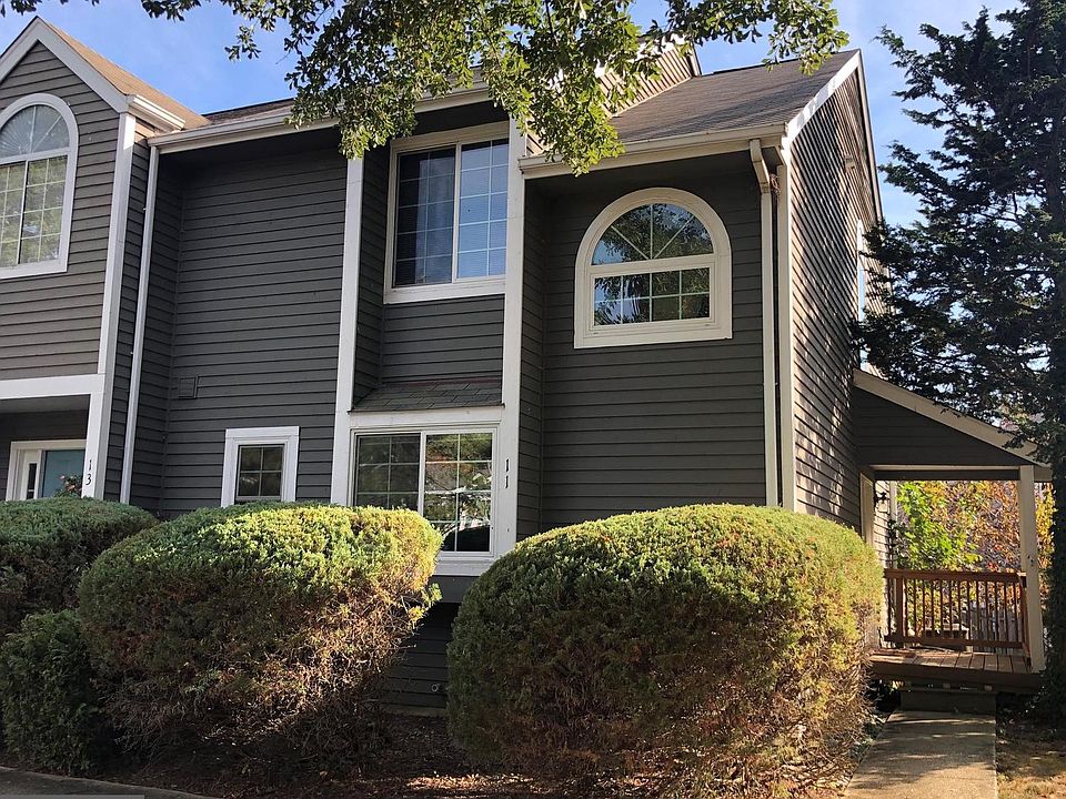 1st image of 11 Edgewood Green Ct