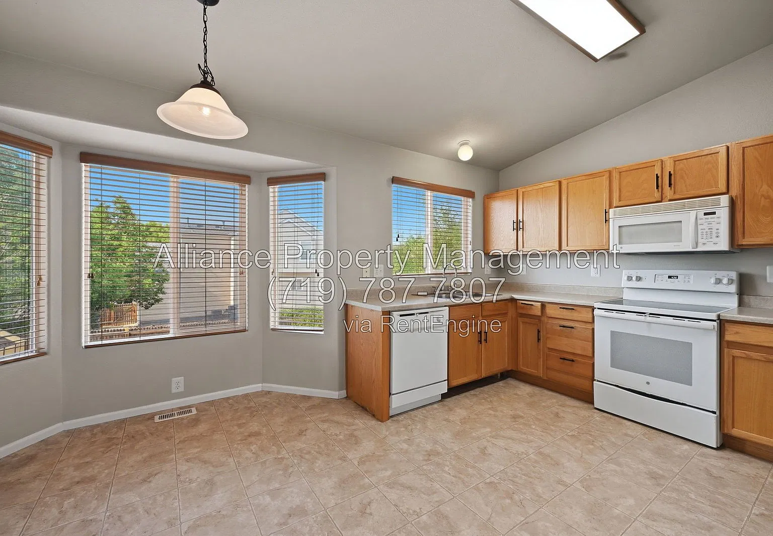3 bed, 2.5 bath, 1745 sqft, $1,995 — Photo 4