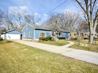 305 Evergreen Dr, Batavia, IL 60510