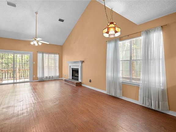 4th image of 65 Summer Oaks Dr
