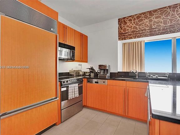 2nd image of 1435 Brickell Ave #3212