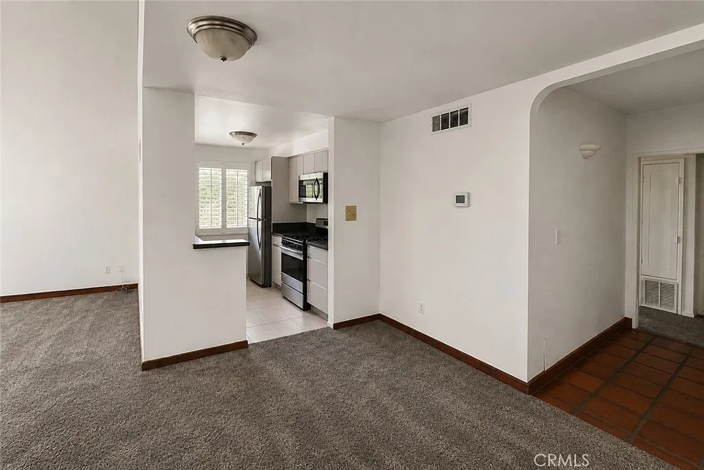 3 bed, 1349 sqft, $3,650 — Photo 3