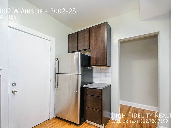 3rd image of 3002 W Ainslie St APT 2S