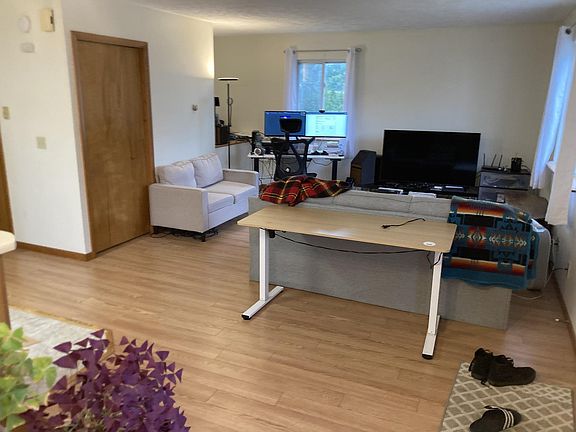 5th image of 1028 Barlow St APT A