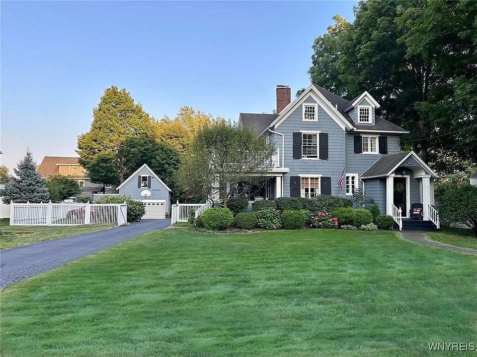 1st image of 162 Pierce Ave