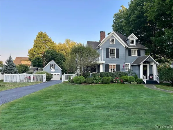 162 Pierce Ave, Hamburg, NY 14075