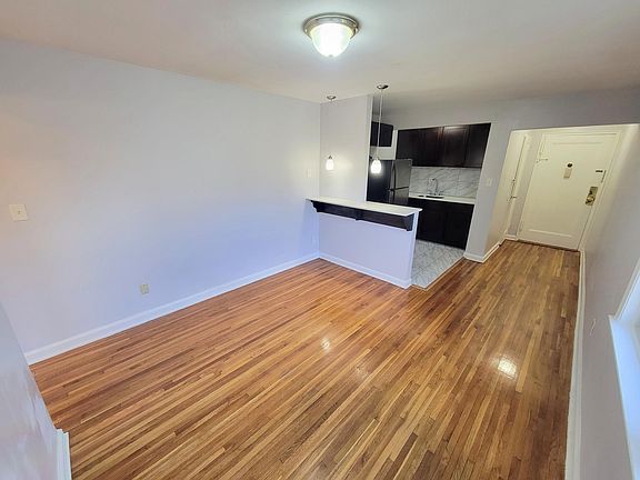 5th image of 298 Grafton Ave