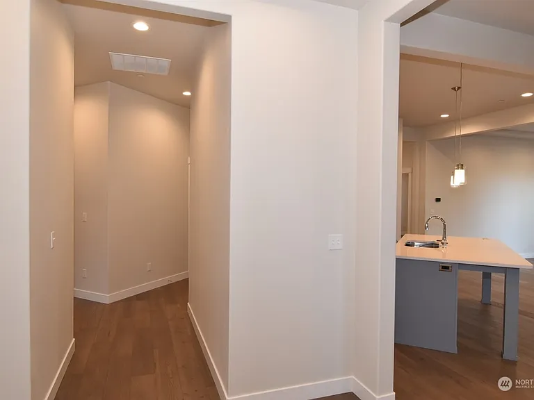 1129 Brookstone Dr — Photo 8