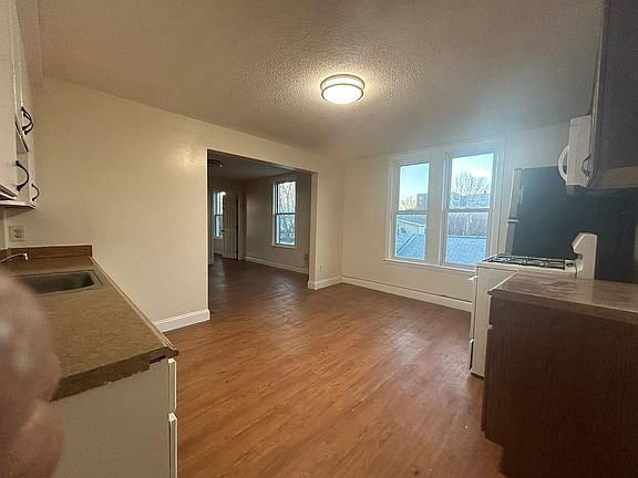 2nd image of 23 Elm St Unit 6