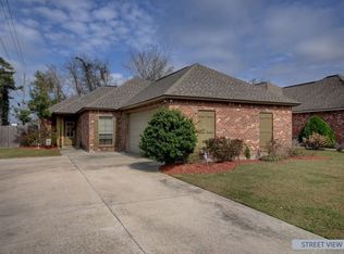 41004 Villa Ct N, Gonzales, LA 70737