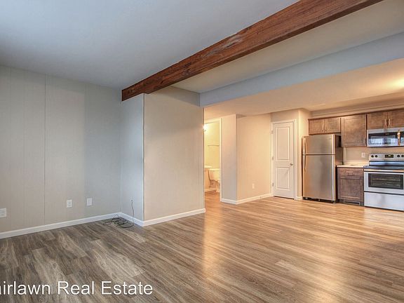 2nd image of 906 S Vine St #8167648