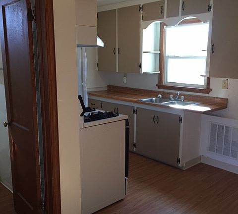 4th image of 1136 Terry Ave.