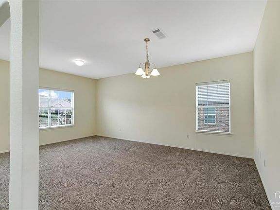 5th image of 1827 Kings Cross Dr
