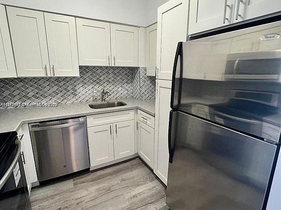 2nd image of 7441 Wayne Ave APT 4R