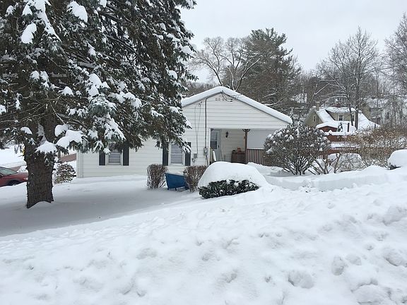 3rd image of 221 Curtis St
