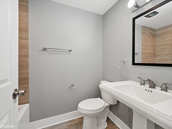 5th image of 2526 W Lexington St #G