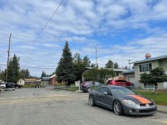 5th image of 311 Ray St