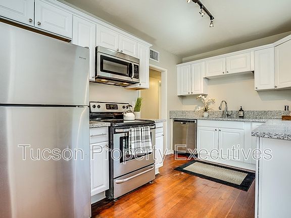 2nd image of 1040 E Linden St #A