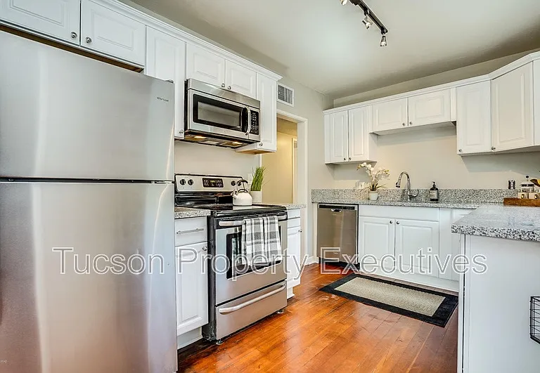 1040 E Linden St #A — Photo 2