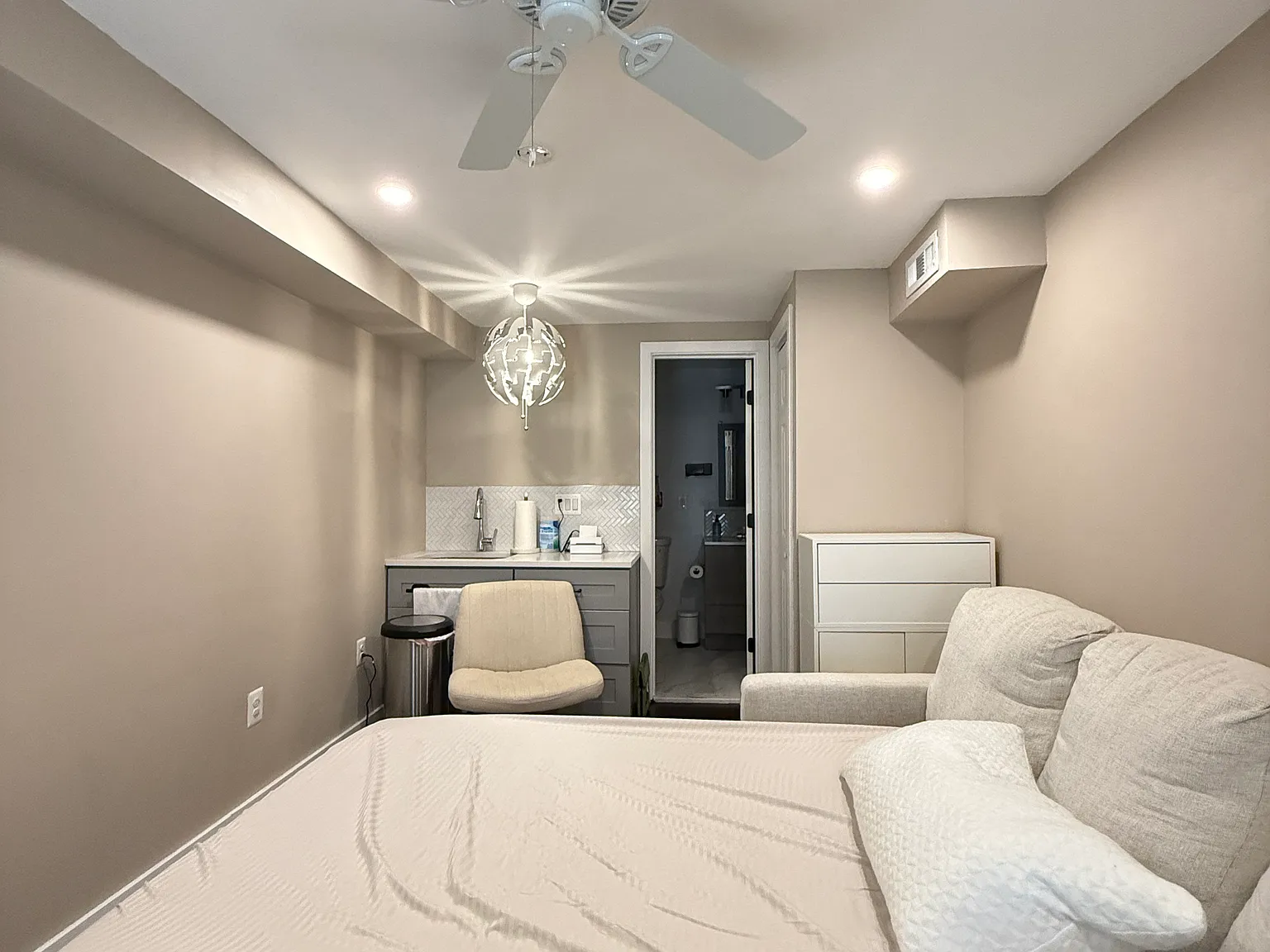 3 bed, 2.5 bath, 1440 sqft, $4,200 — Photo 2