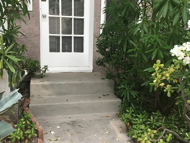 2035 1/4 N Vista Del Mar Ave — Photo 4