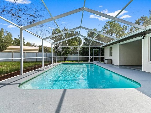 3rd image of 132 GILLIAN DRIVE