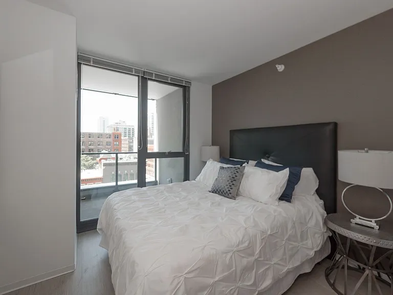 River North Luxury, On Display — Photo 38