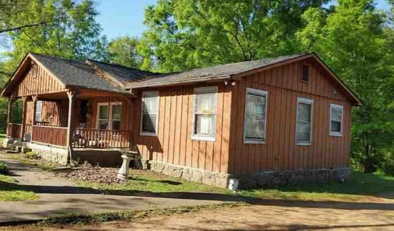 1048 Cavender Rd SE — Photo 2