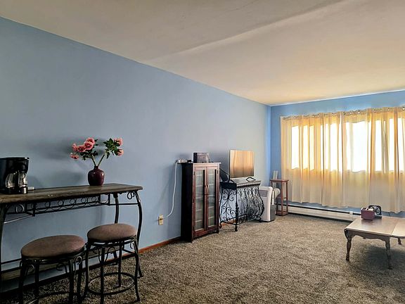 3rd image of 334 Naymut St APT 8