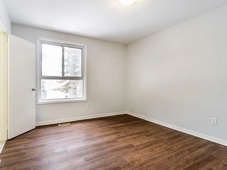 282 Silverstone Dr — Photo 8