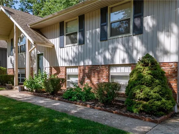 1908 E Osage Cir, Olathe, KS 66062