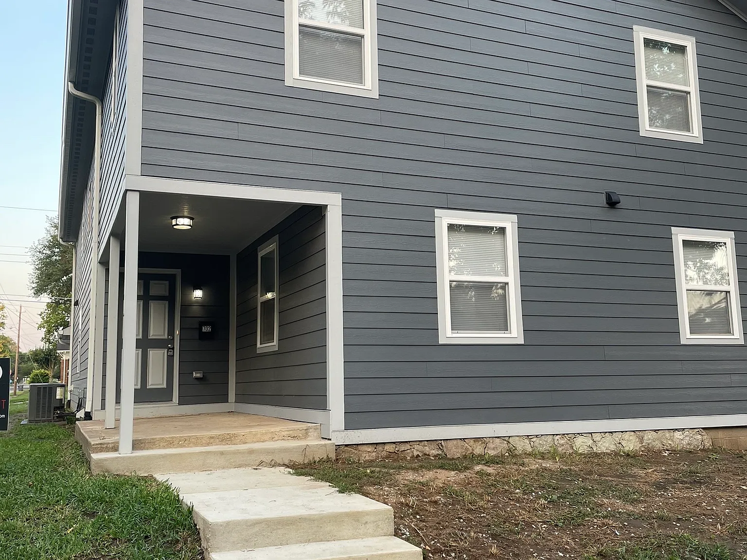 AND: Central: 702 & 704: Duplex - 702 — Photo 1