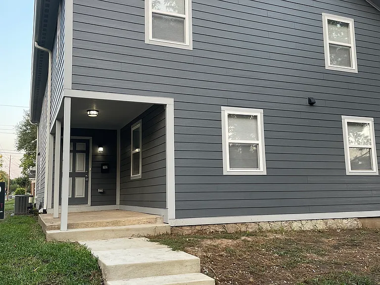 702 Central Ave — Photo 1