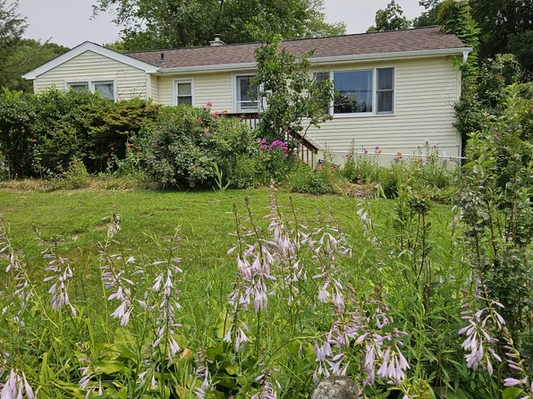 6 Colonial Drive, Prospect, CT 06712