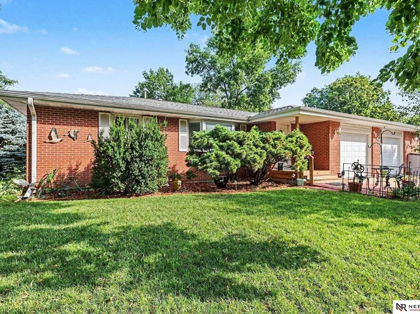 4047 S 37th St, Lincoln, NE 68506