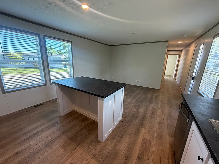 213 Grandmere Dr — Photo 5