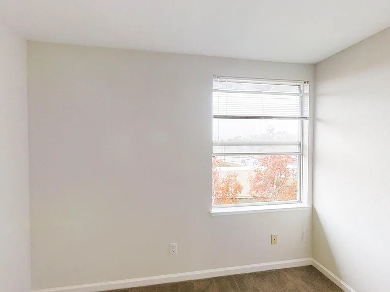 34 Flemings Ct — Photo 17