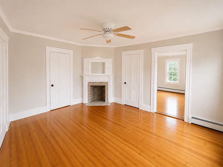 182 Grove St — Photo 2